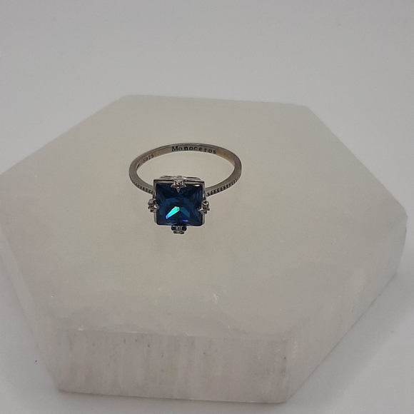 R814 Sterling Silver Stargazer - Fragrant Jewels - Picture 3 of 7